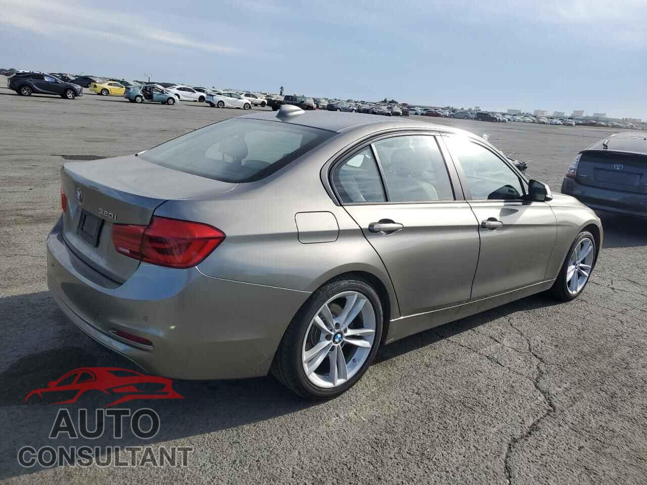 BMW 3 SERIES 2016 - WBA8E1G50GNU10951