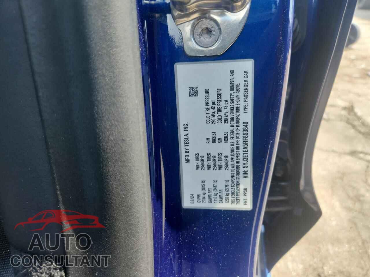 TESLA MODEL 3 2024 - 5YJ3E1EA5RF853840