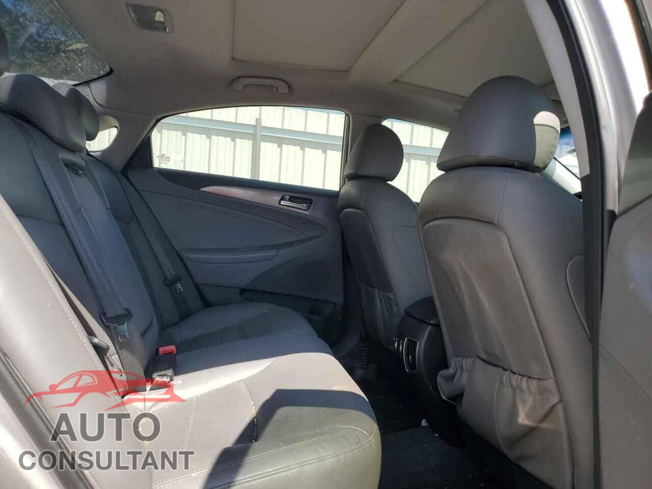 HYUNDAI SONATA 2013 - KMHEC4A48DA050646
