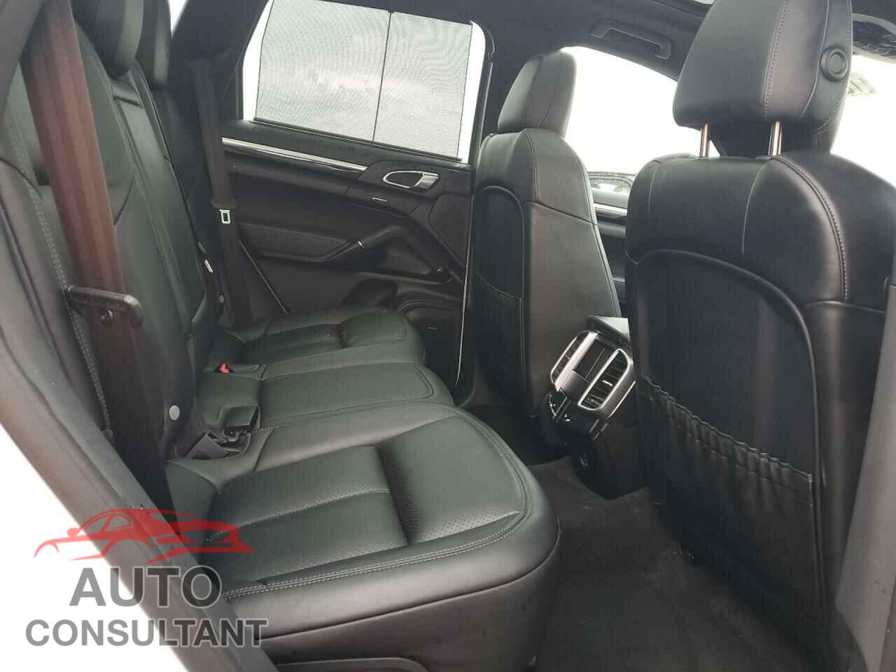 PORSCHE CAYENNE 2017 - WP1AA2A22HKA85130