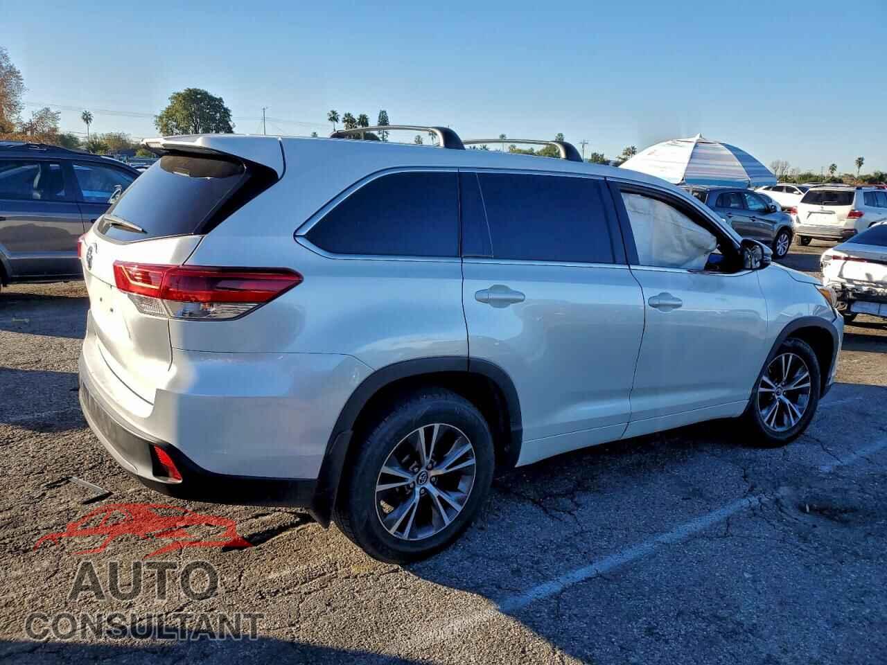 TOYOTA HIGHLANDER 2017 - 5TDZARFH3HS031032