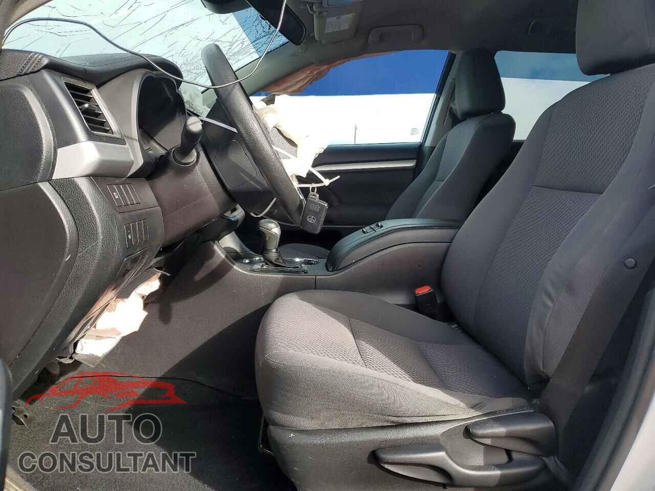 TOYOTA HIGHLANDER 2018 - 5TDBGRFH9JS037889