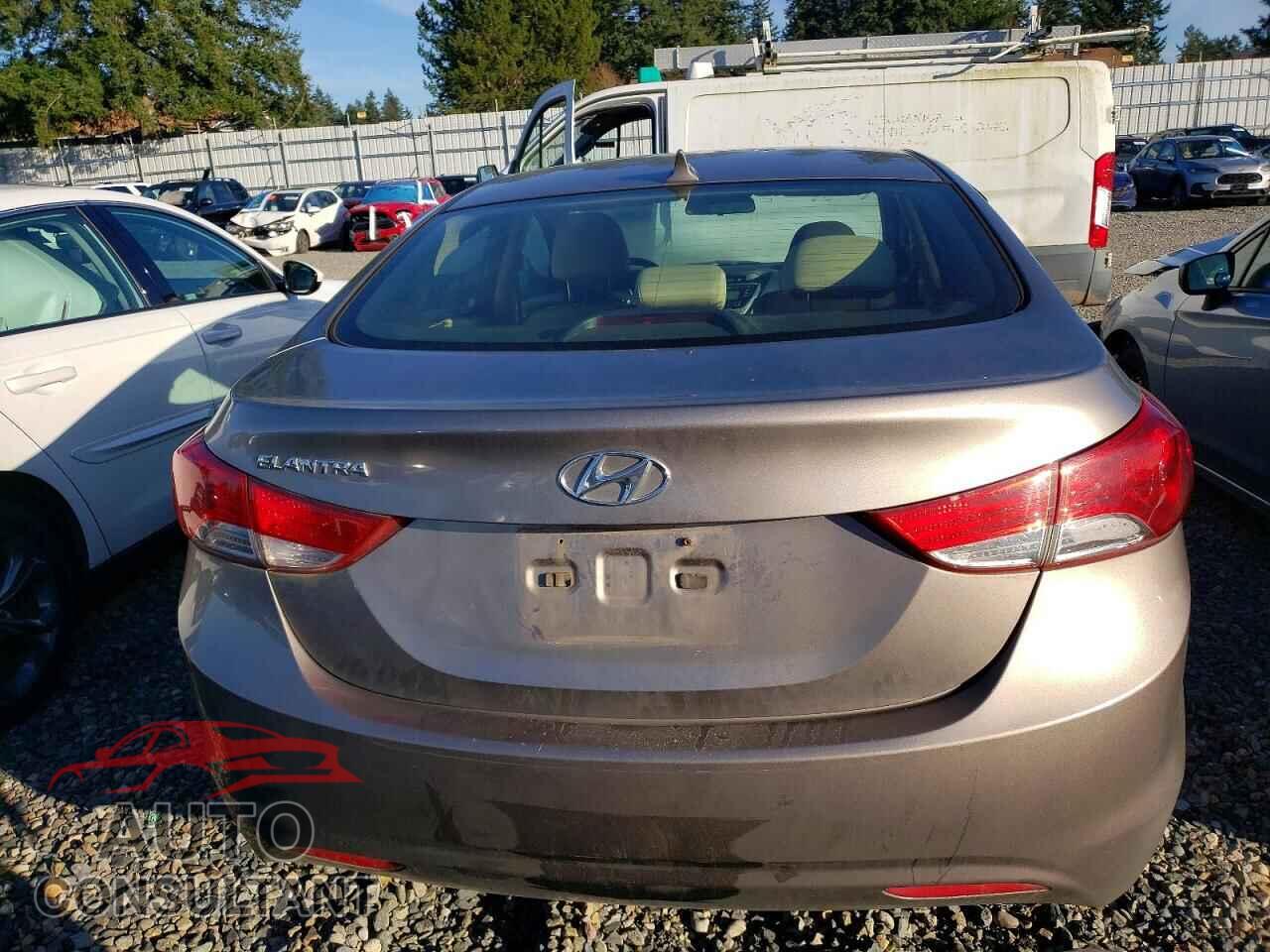 HYUNDAI ELANTRA 2012 - 5NPDH4AE7CH103242