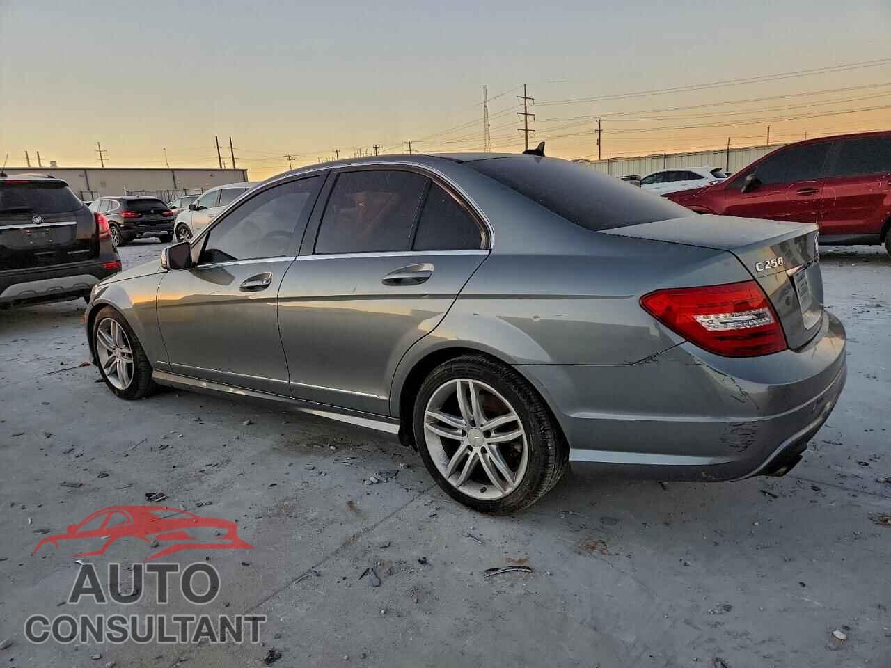 MERCEDES-BENZ C-CLASS 2013 - WDDGF4HB2DR299556