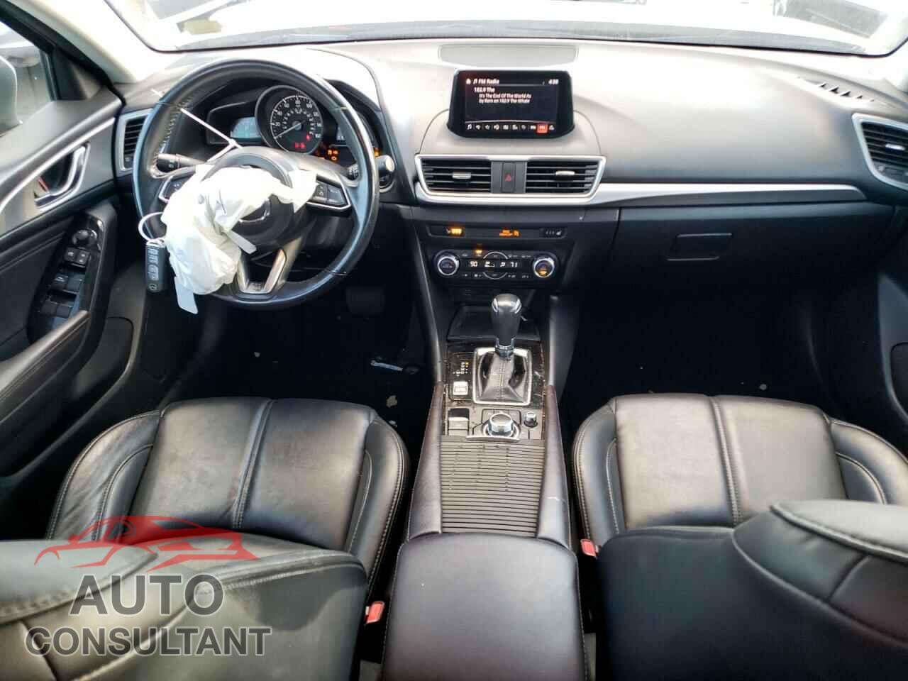 MAZDA 3 2018 - 3MZBN1V33JM198667