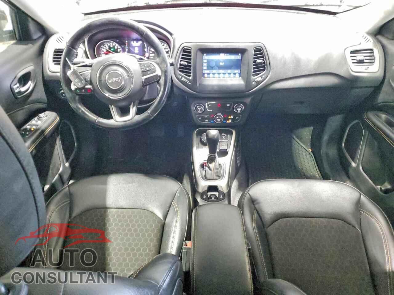 JEEP COMPASS 2020 - 3C4NJDBB9LT240129