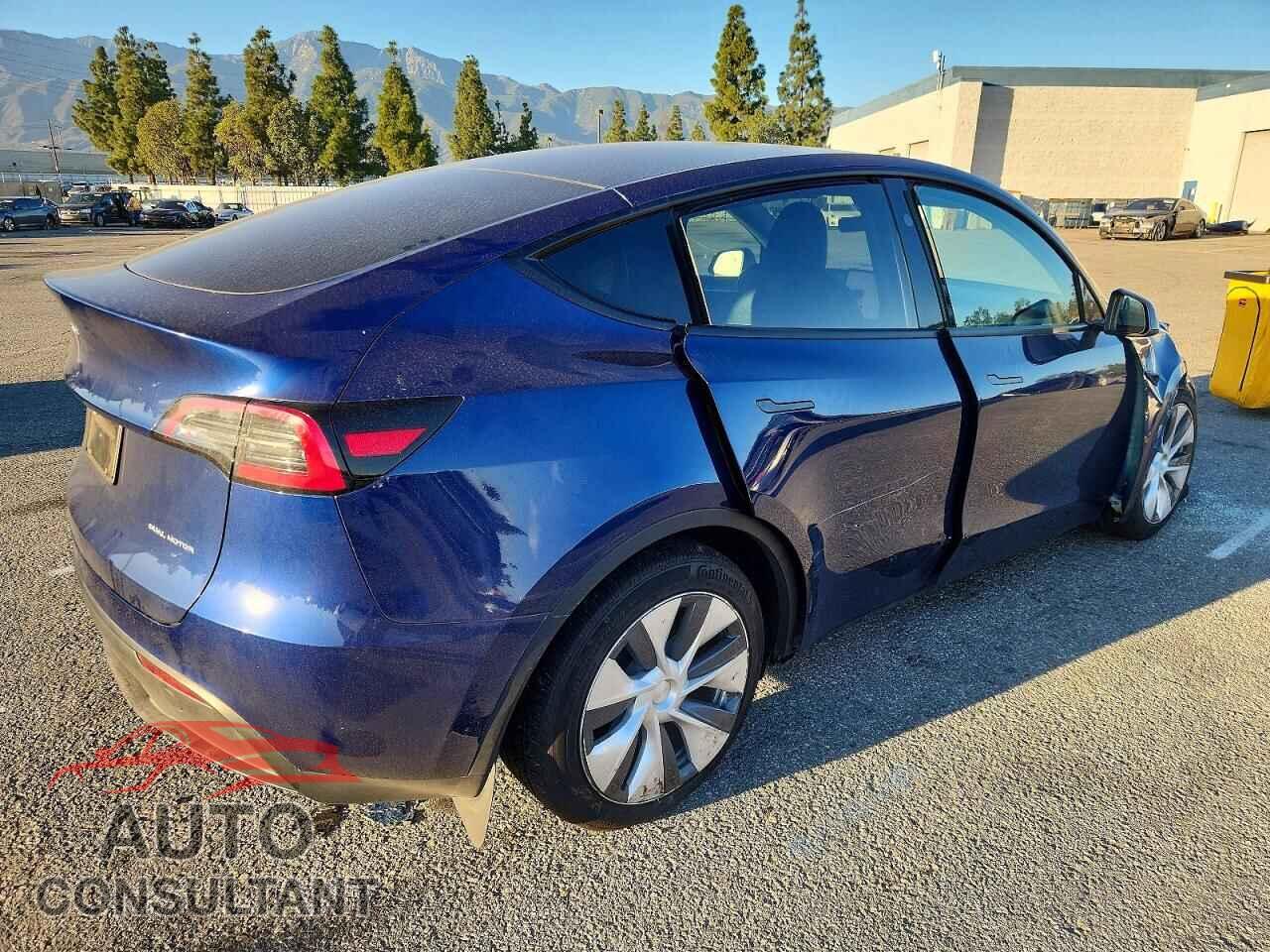 TESLA MODEL Y 2024 - 7SAYGDEE8RF085813