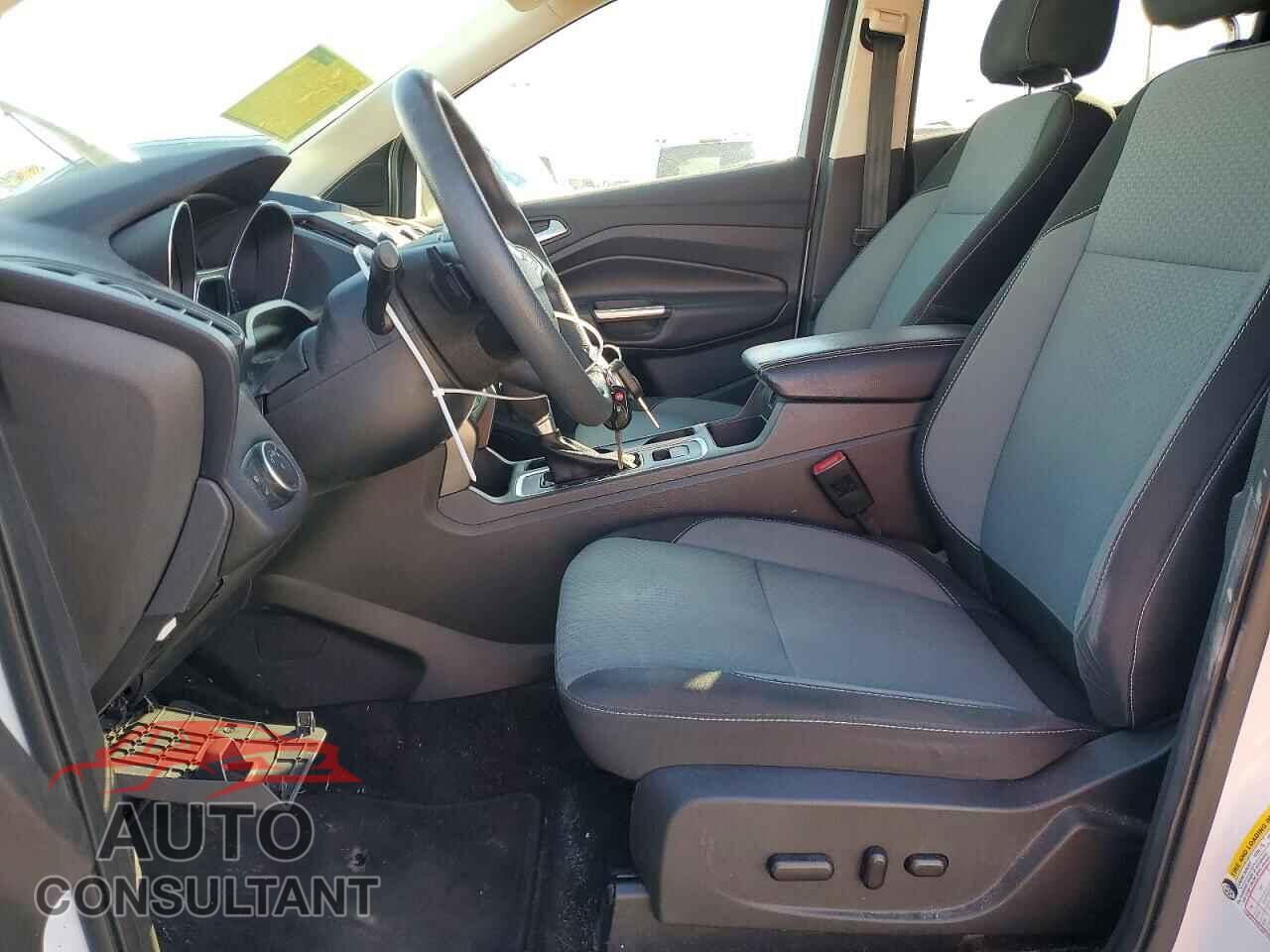 FORD ESCAPE 2017 - 1FMCU0GD7HUE05007