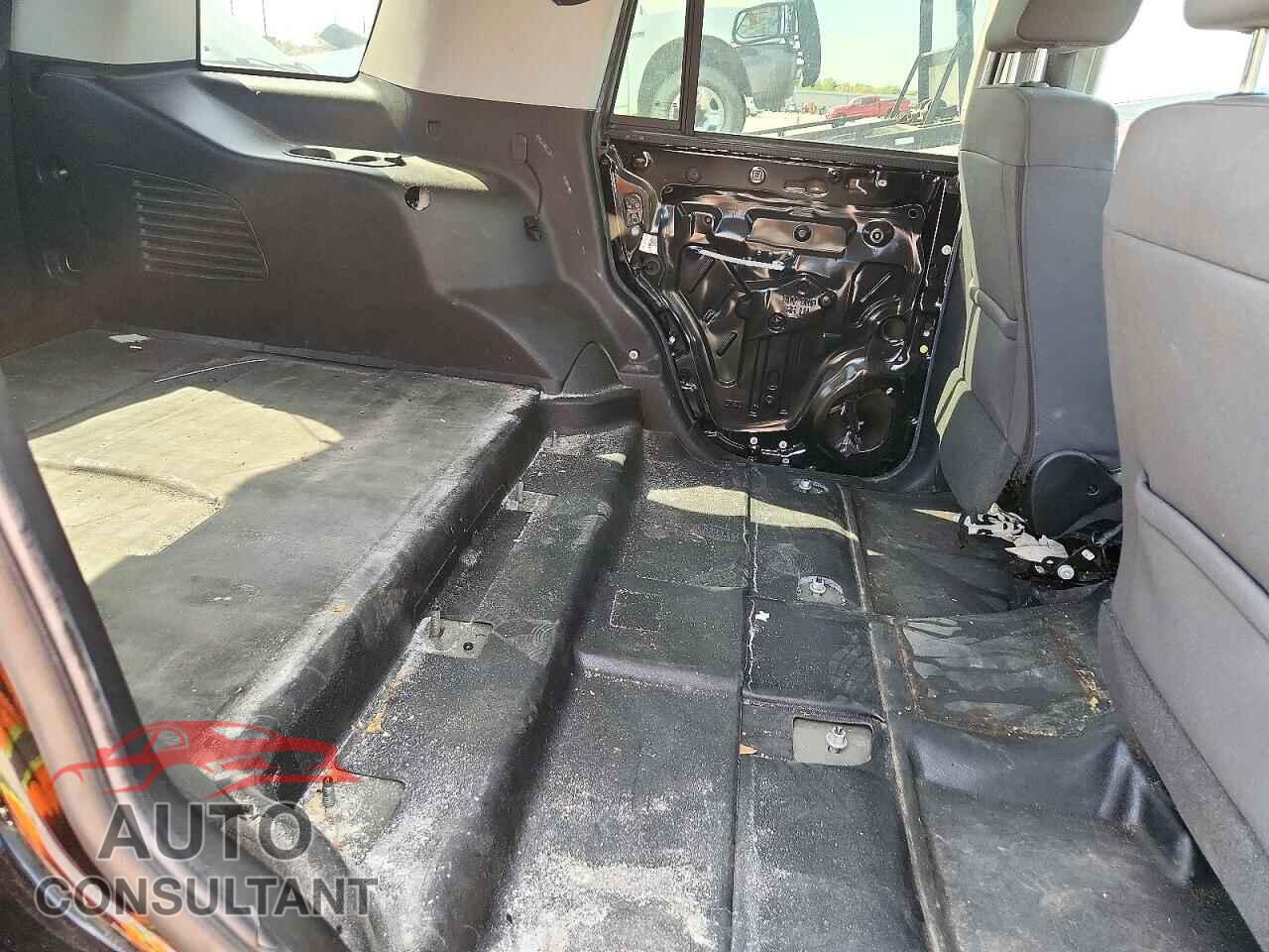CHEVROLET TAHOE 2019 - 1GNLCDEC4KR287783