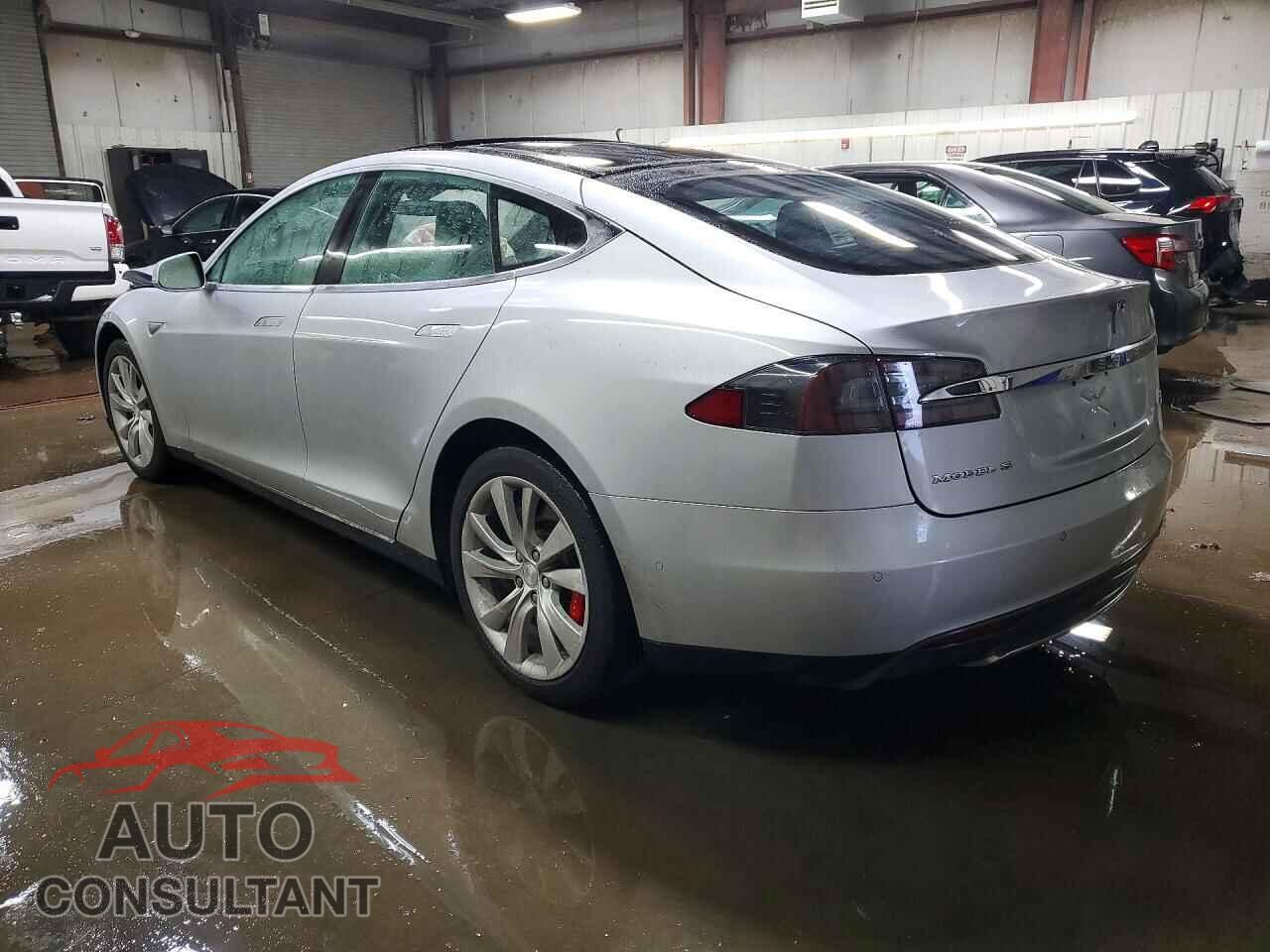 TESLA MODEL S 2015 - 5YJSA1E41FF114798