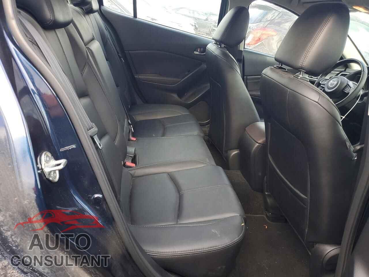 MAZDA 3 2018 - 3MZBN1V3XJM213200