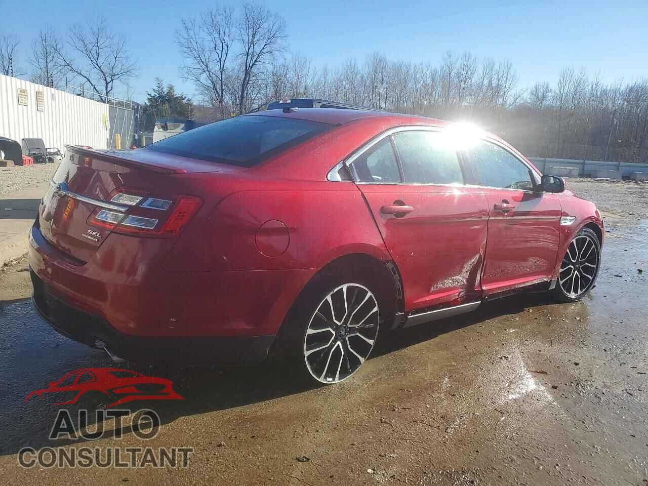 FORD TAURUS 2018 - 1FAHP2E83JG113545