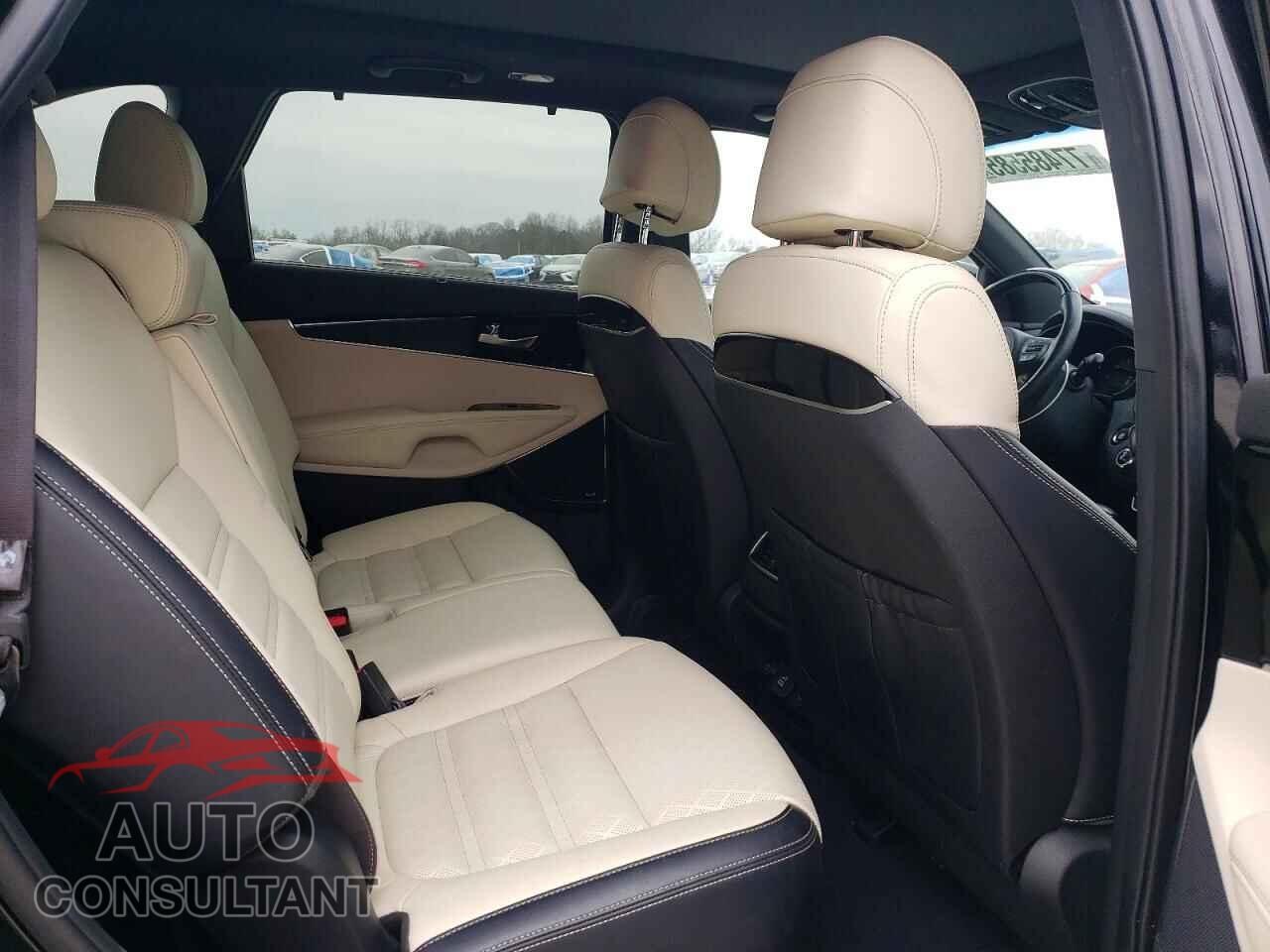 KIA SORENTO 2017 - 5XYPKDA56HG227175