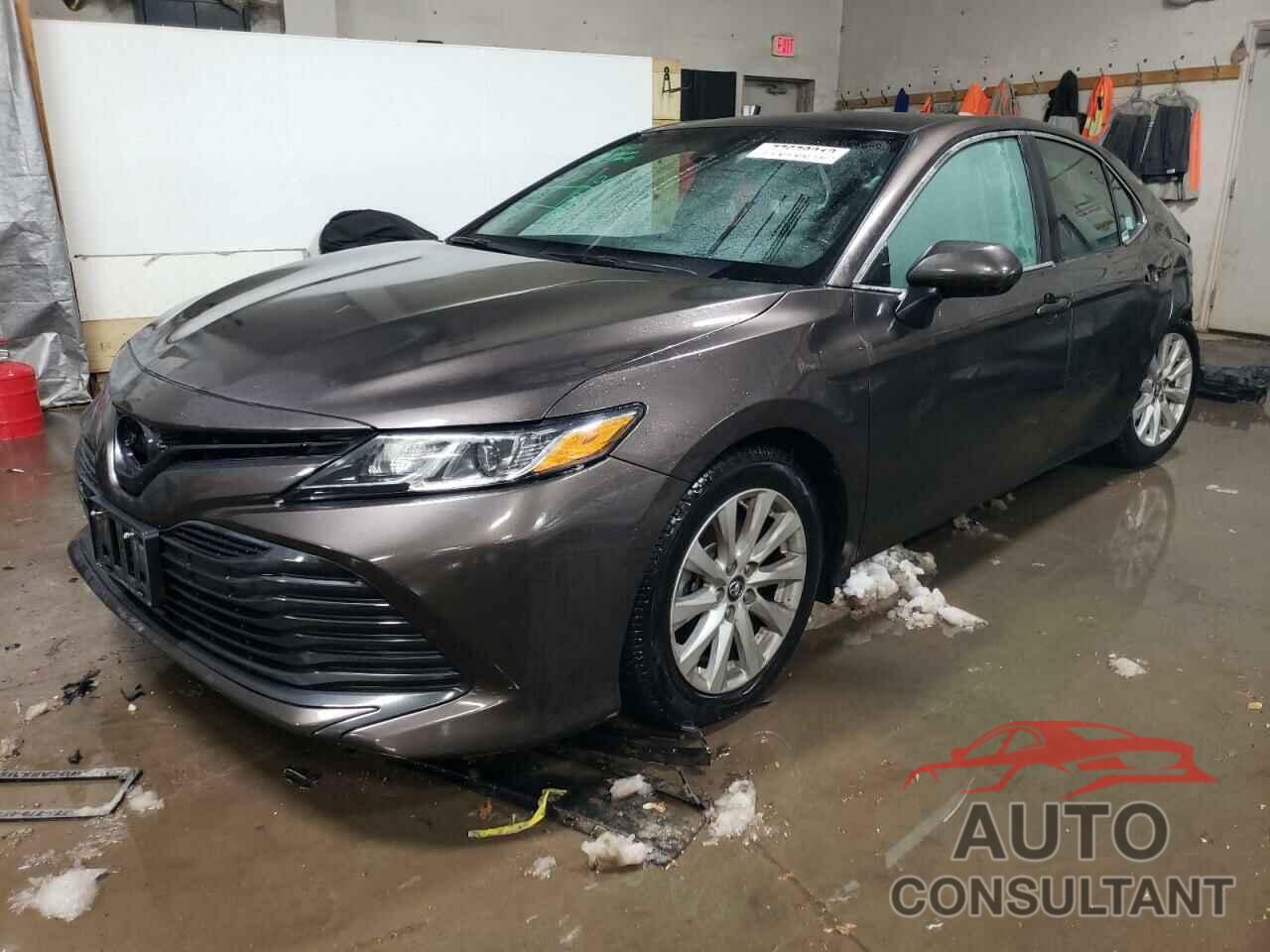 TOYOTA CAMRY 2018 - 4T1B11HK5JU609317
