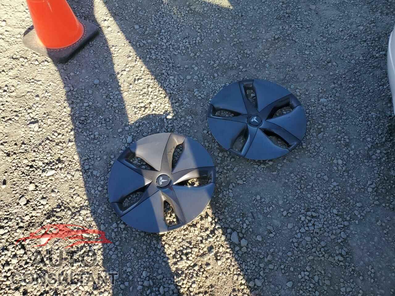 TESLA MODEL 3 2019 - 5YJ3E1EA7KF318000