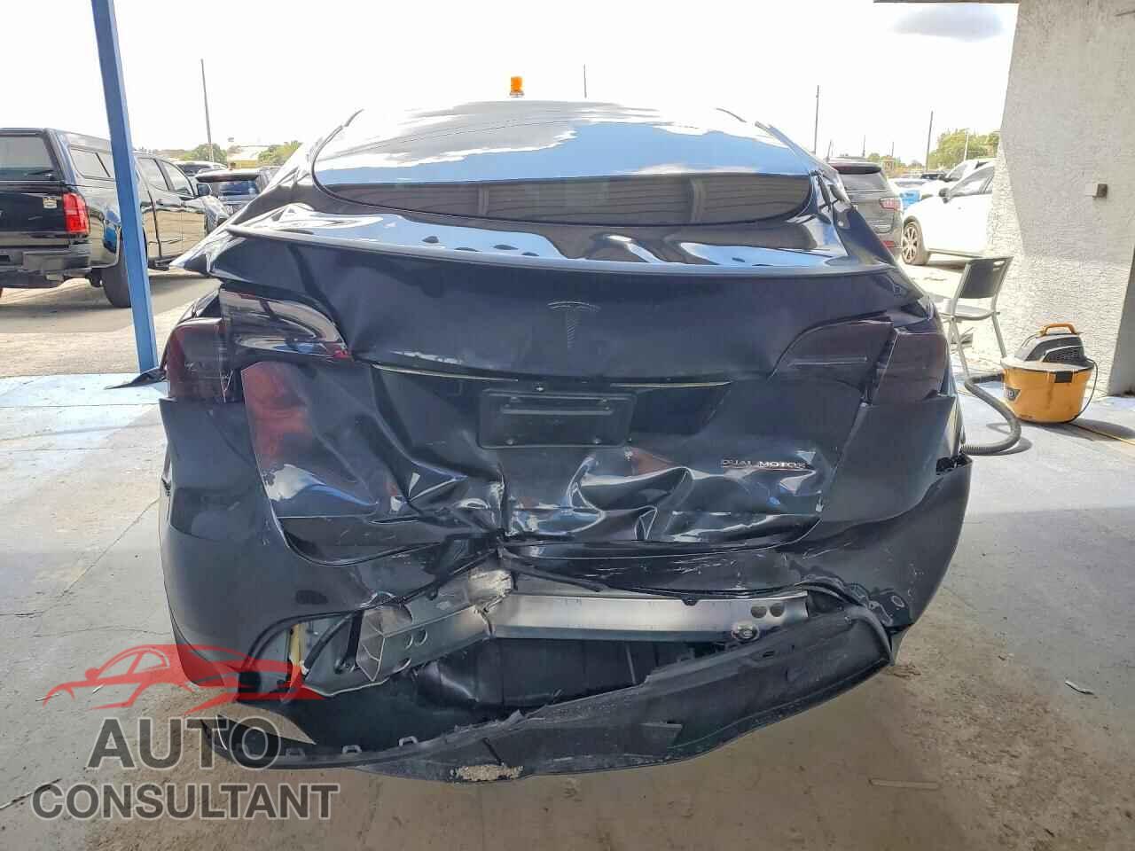 TESLA MODEL Y 2024 - 7SAYGDEF1RA274504