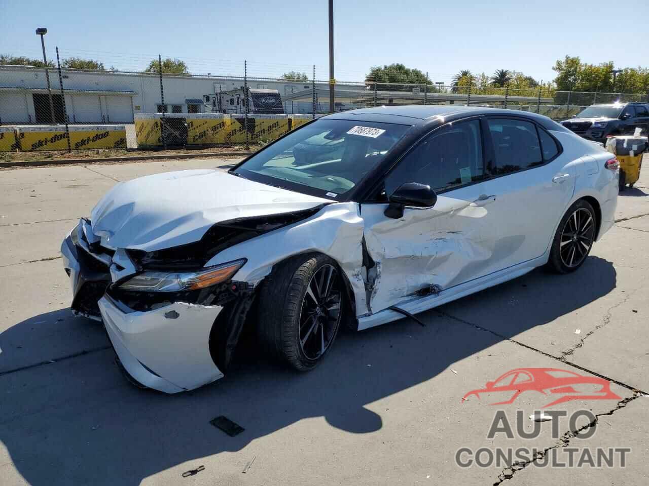 TOYOTA CAMRY 2018 - 4T1B61HK6JU132267