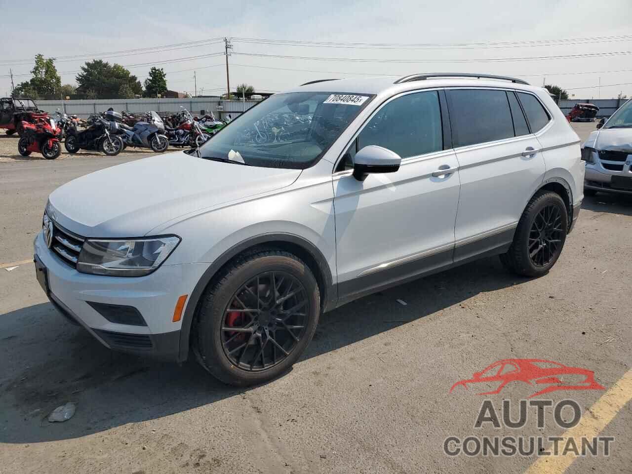 VOLKSWAGEN TIGUAN 2018 - 3VV3B7AX4JM073013