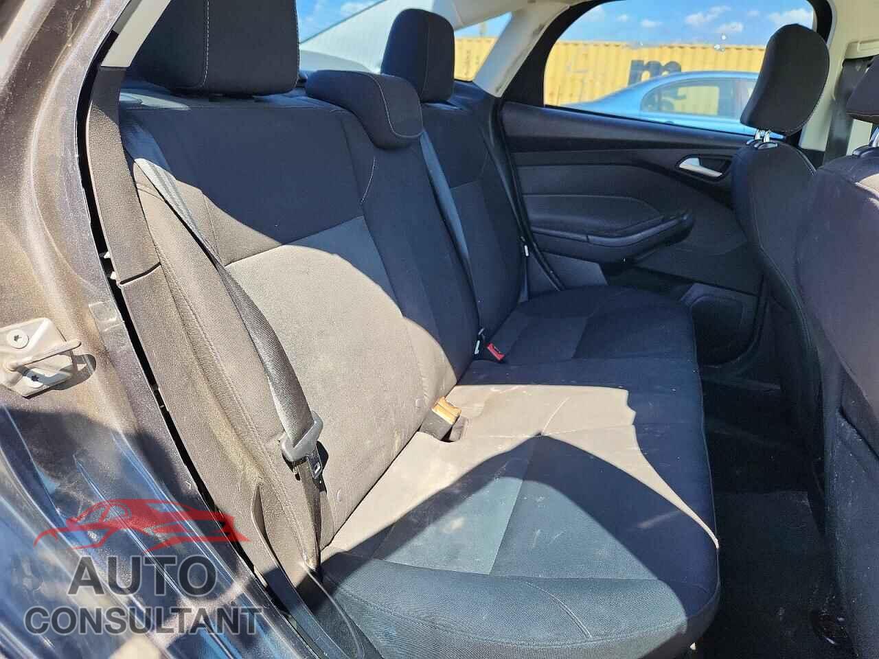 FORD FOCUS 2015 - 1FADP3F25FL262147