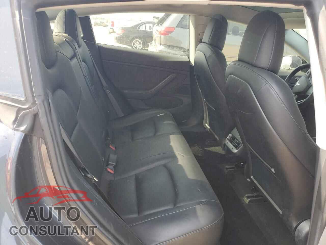 TESLA MODEL 3 2018 - 5YJ3E1EA8JF033529