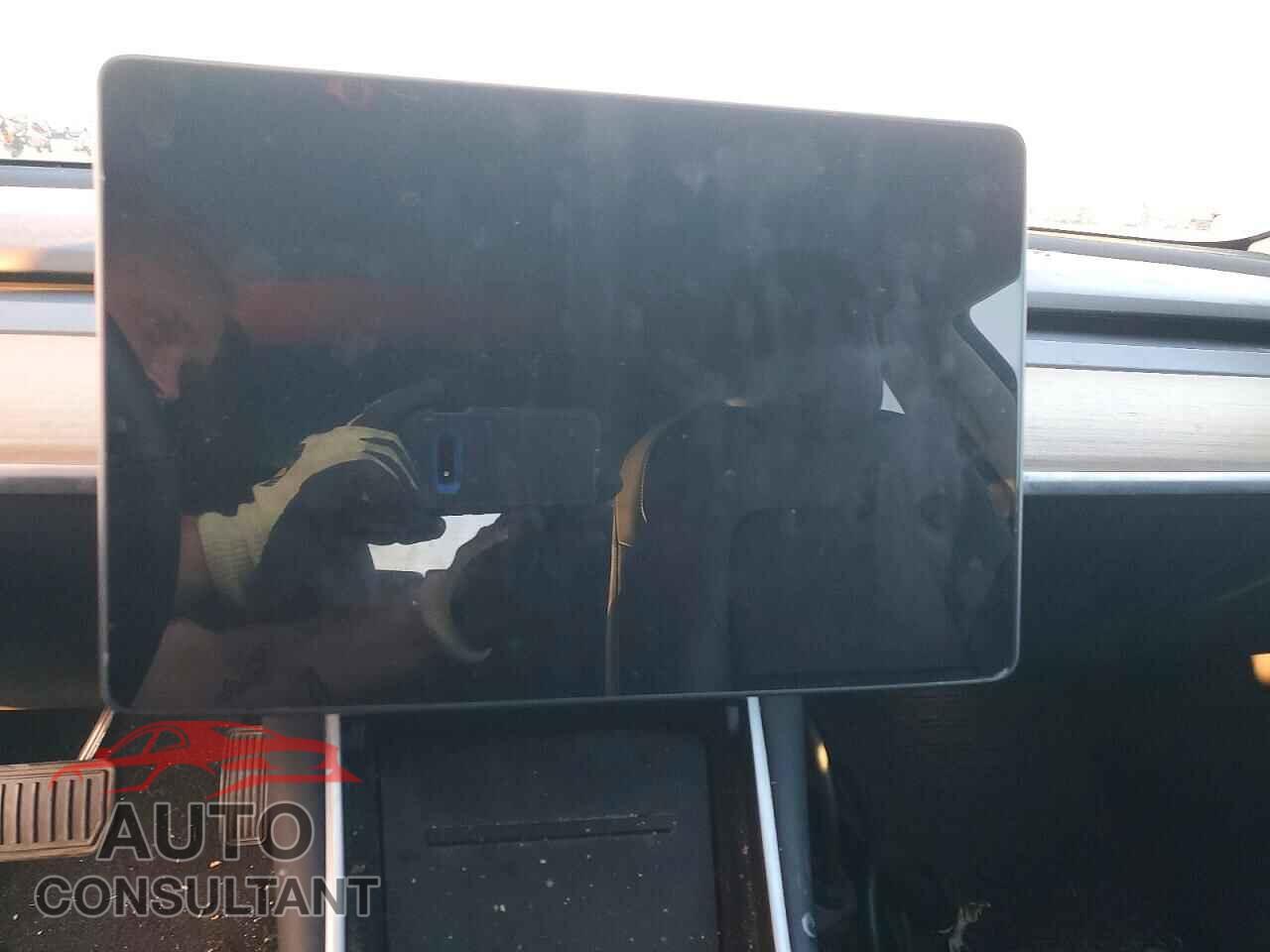 TESLA MODEL 3 2019 - 5YJ3E1EB4KF418323