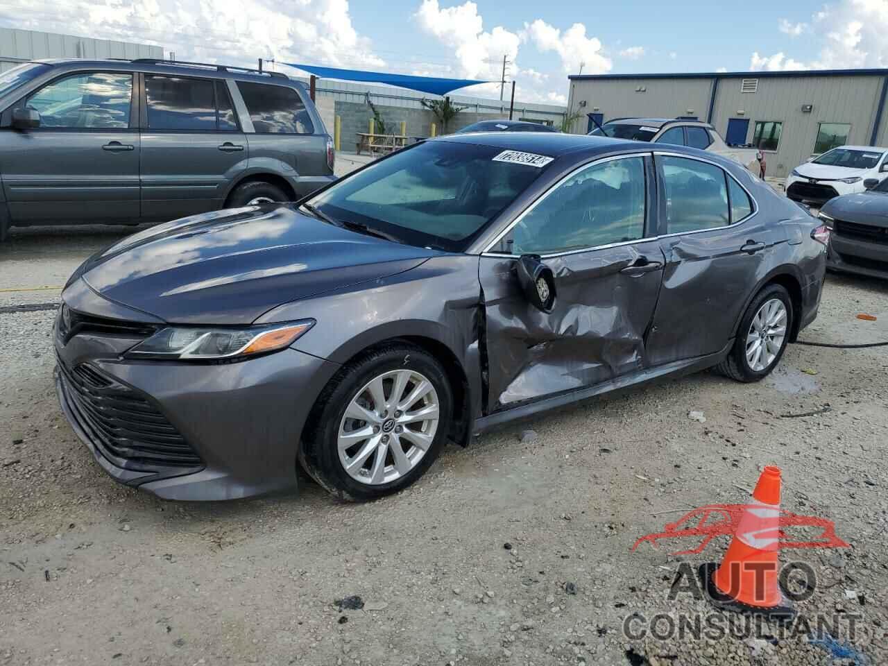 TOYOTA CAMRY 2018 - 4T1B11HK0JU510176