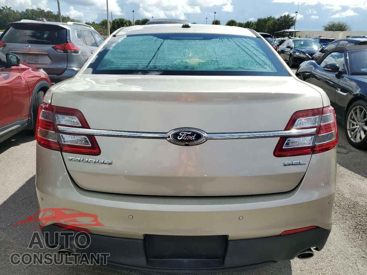 FORD TAURUS 2017 - 1FAHP2E86HG131984