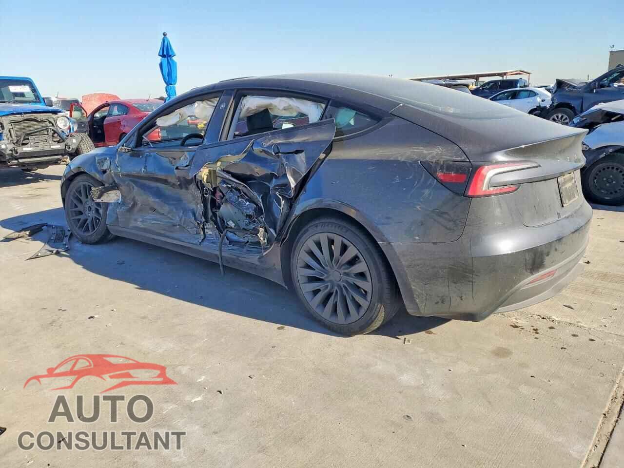 TESLA MODEL 3 2024 - 5YJ3E1EA9RF782352