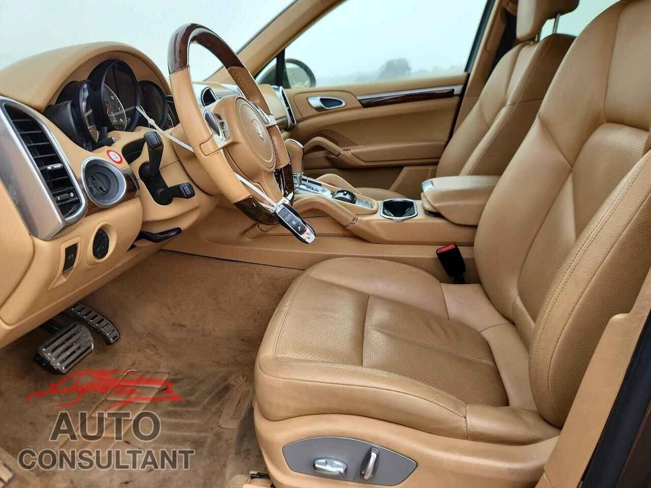 PORSCHE CAYENNE 2012 - WP1AB2A2XCLA40825