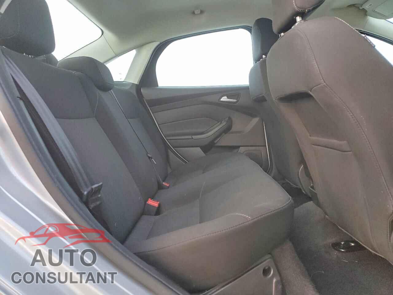 FORD FOCUS 2018 - 1FADP3FE3JL217842