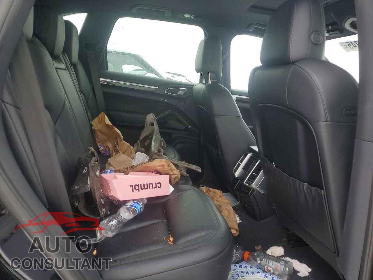PORSCHE CAYENNE 2016 - WP1AA2A28GKA11841