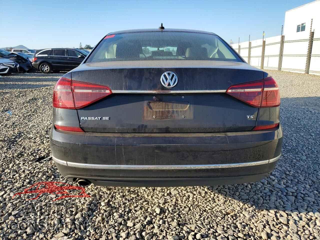 VOLKSWAGEN PASSAT 2018 - 1VWBA7A33JC048211