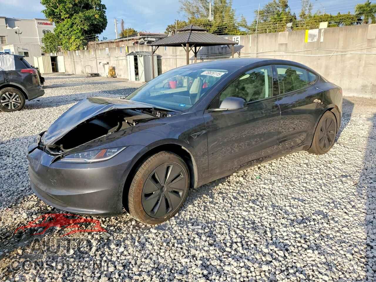 TESLA MODEL 3 2025 - 5YJ3E1EA7SF046015