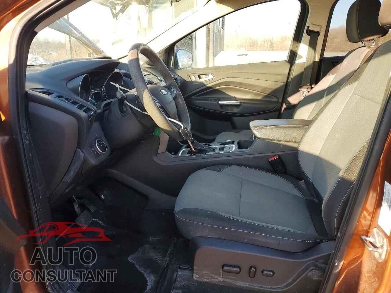 FORD ESCAPE 2017 - 1FMCU0GD8HUC45574