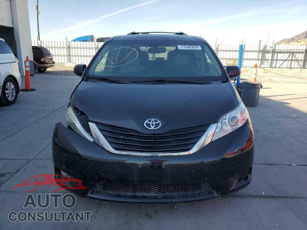 TOYOTA SIENNA 2017 - 5TDKZ3DC7HS848888