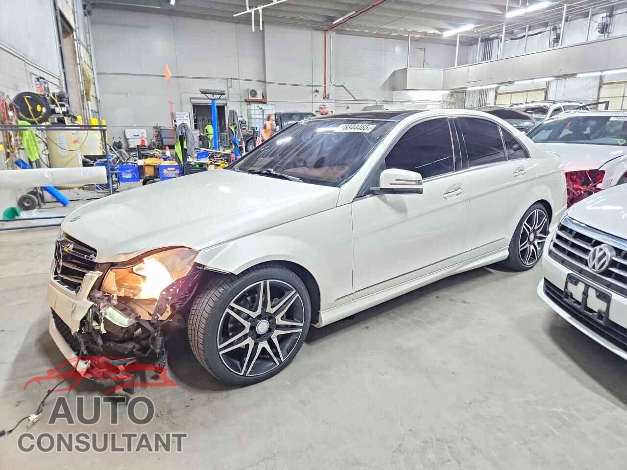 MERCEDES-BENZ C 2014 - WDDGF4HB4EA950833