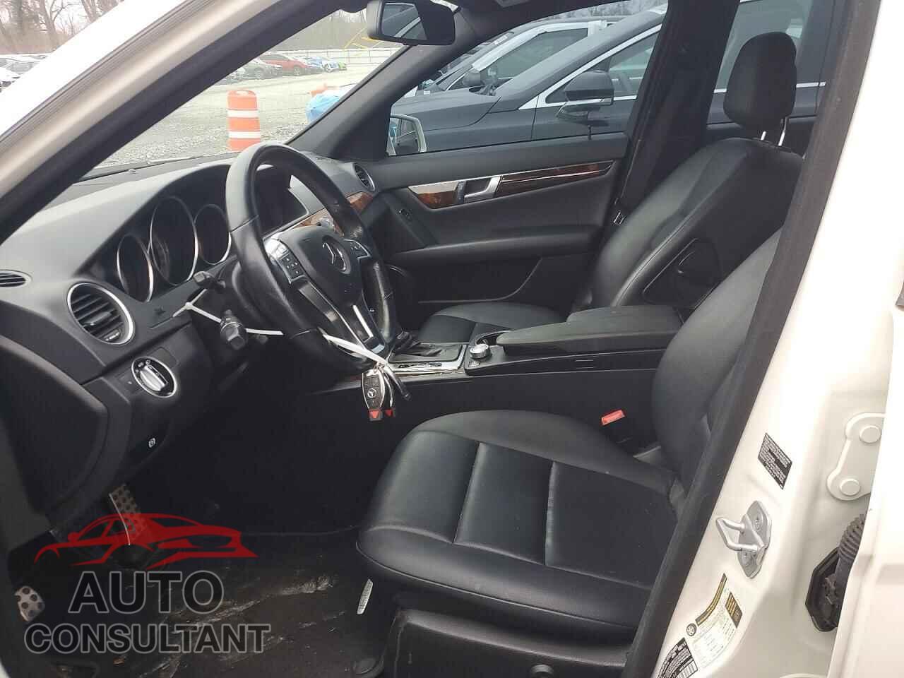 MERCEDES-BENZ C-CLASS 2012 - WDDGF8BB9CA624197