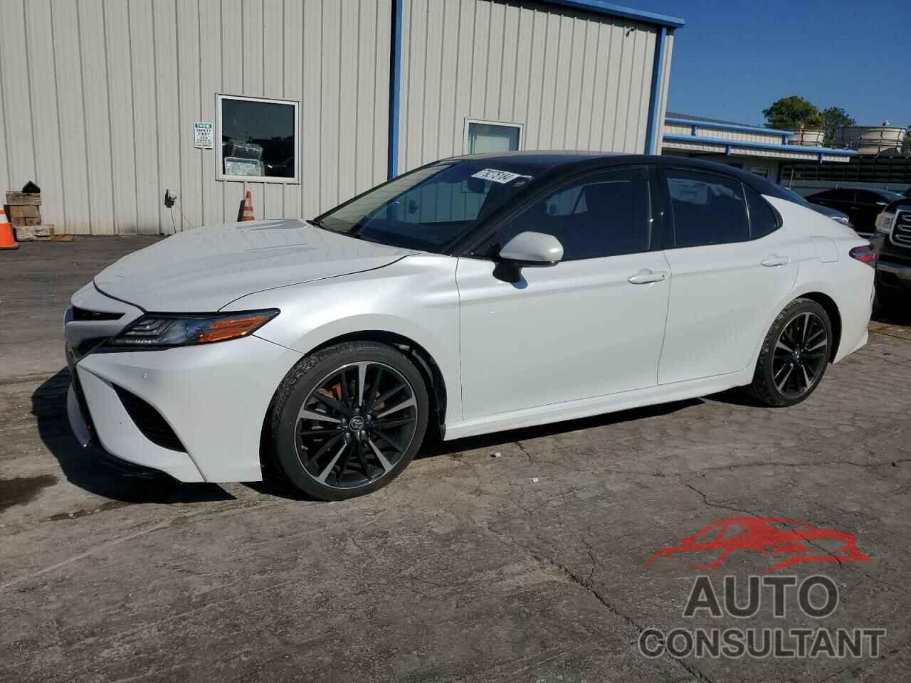 TOYOTA CAMRY 2018 - 4T1B61HK1JU141510