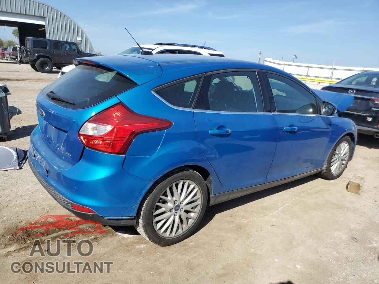 FORD FOCUS 2012 - 1FAHP3M2XCL174565