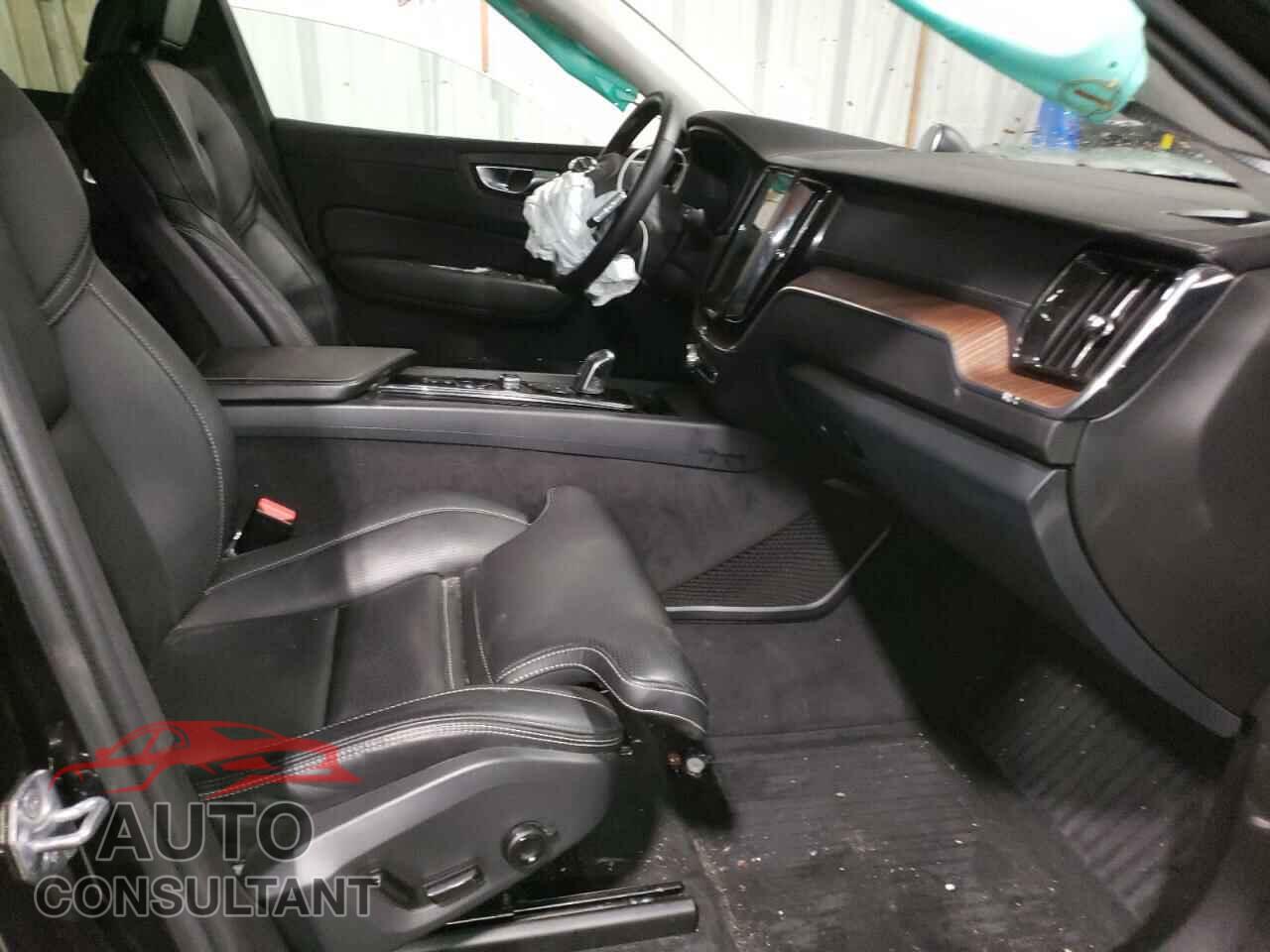 VOLVO XC60 2019 - LYVBR0DLXKB247616