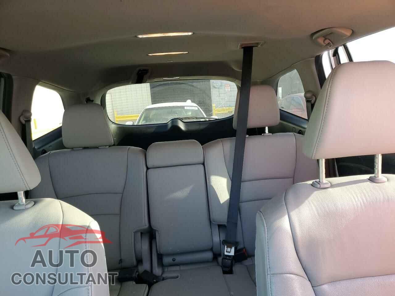 HONDA PILOT 2017 - 5FNYF5H58HB038071