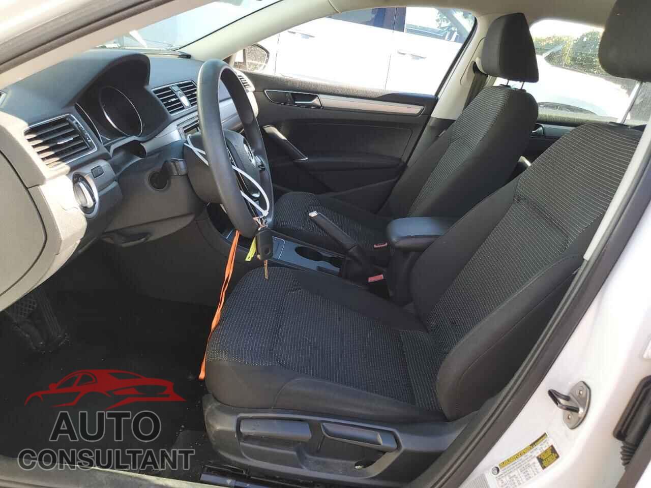 VOLKSWAGEN PASSAT 2016 - 1VWAT7A30GC048701
