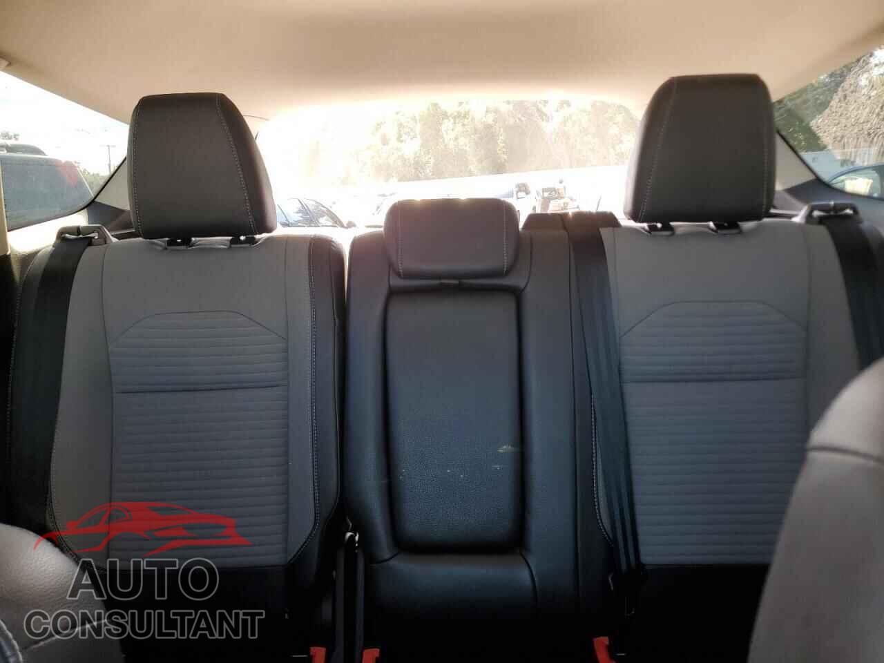FORD ESCAPE 2017 - 1FMCU9J92HUD41399