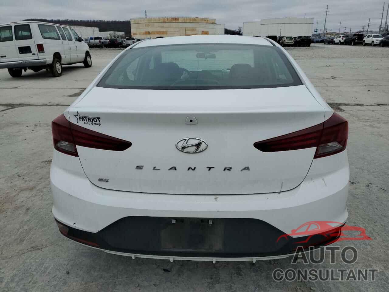 HYUNDAI ELANTRA 2019 - 5NPD74LF2KH415881