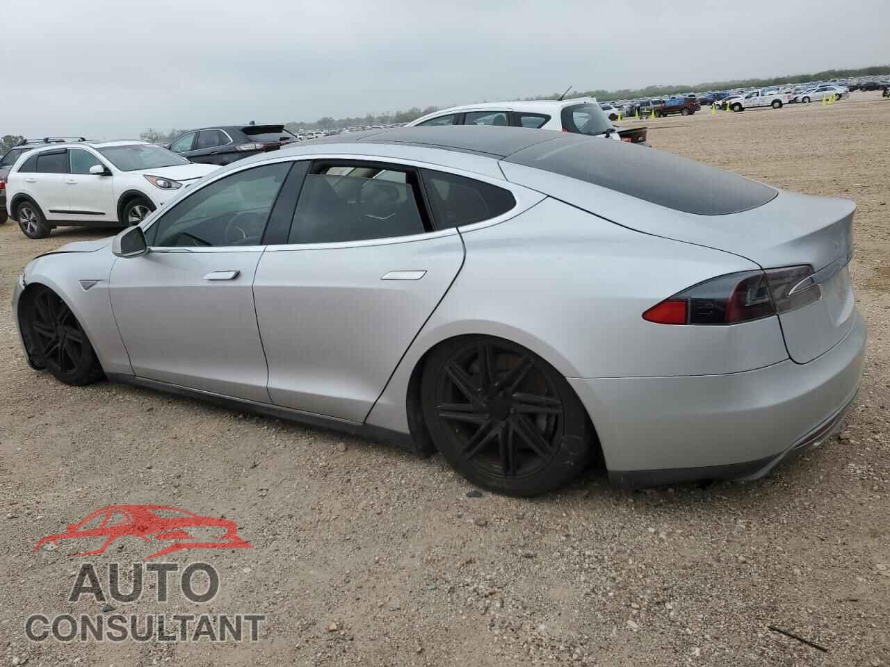 TESLA MODEL S 2013 - 5YJSA1CG8DFP09285