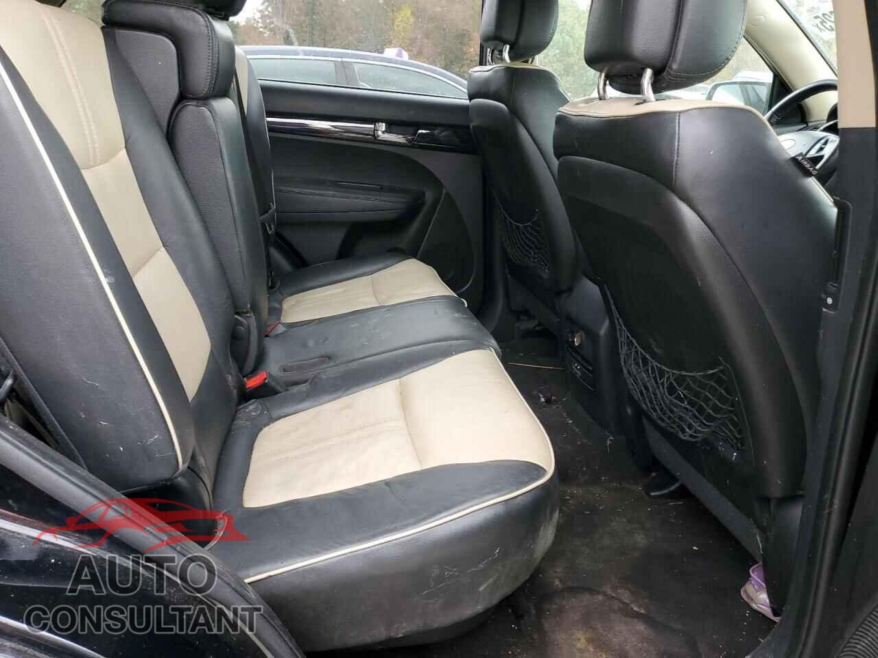 KIA SORENTO 2011 - 5XYKUDA28BG014407