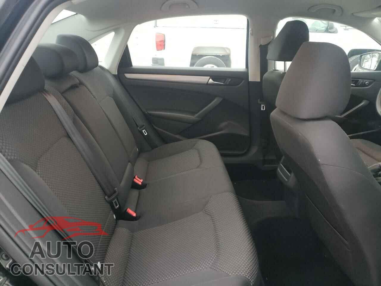 VOLKSWAGEN PASSAT 2013 - 1VWAP7A30DC024169