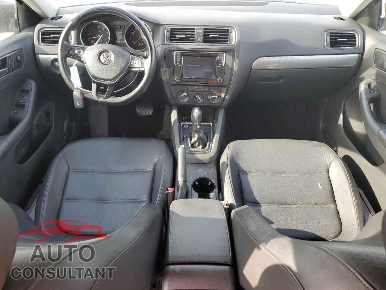 VOLKSWAGEN JETTA 2017 - 3VWDB7AJ1HM366373