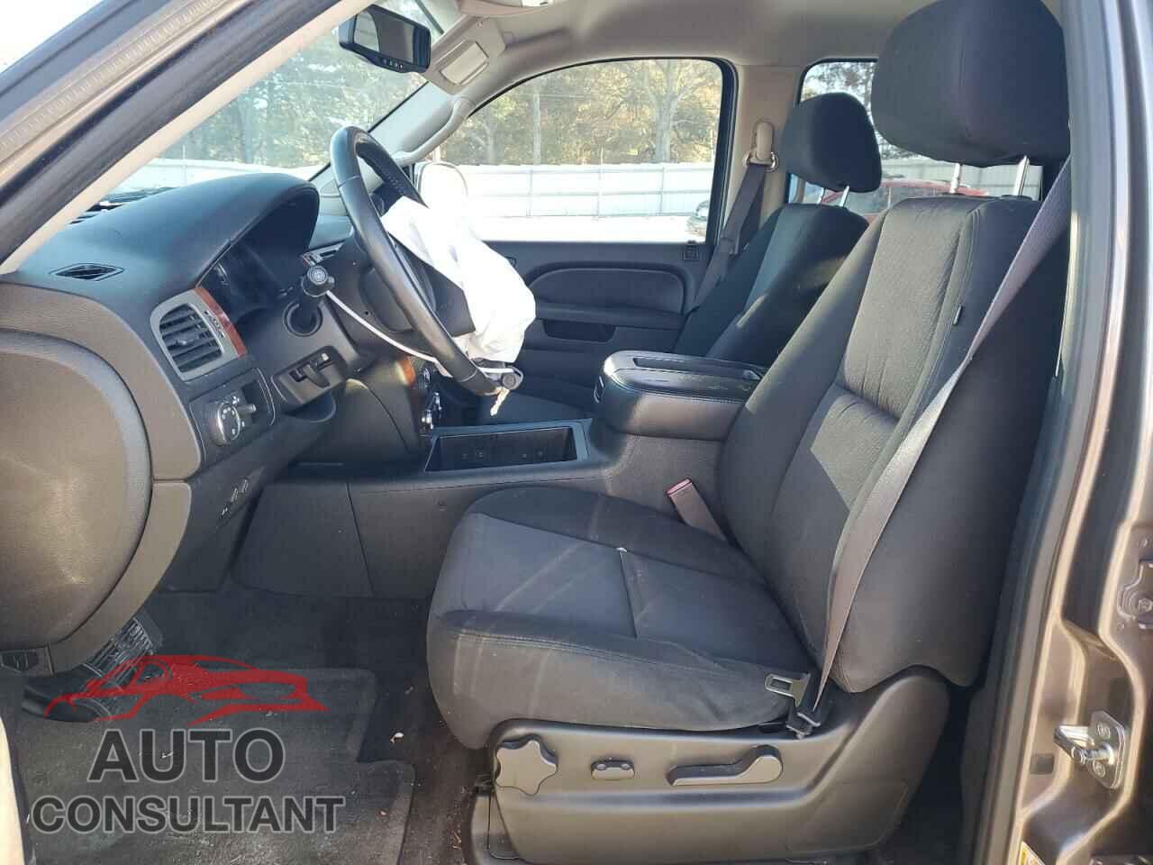 CHEVROLET TAHOE 2011 - 1GNSCAE08BR392973