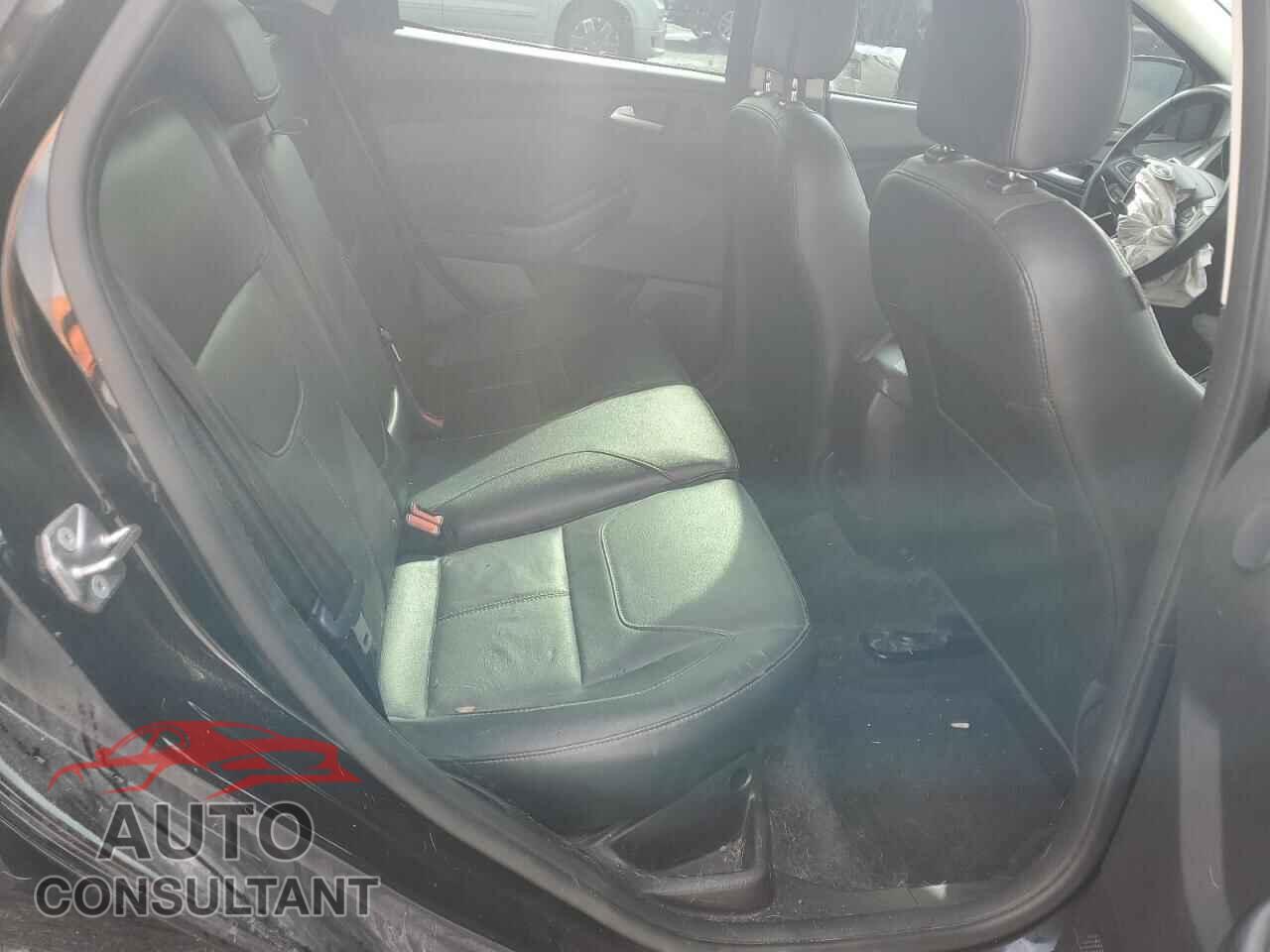 FORD FOCUS 2018 - 1FADP3N24JL294792